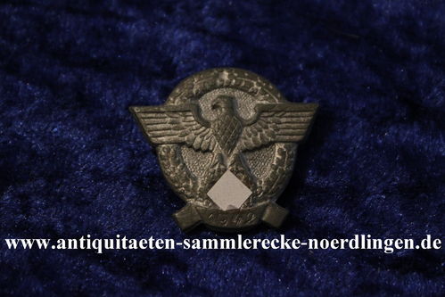 3. Reich/Winterhilfswerk WHW Tag der Polizei Spendensammlung 1942 Hersteller 82 aus Feinzink