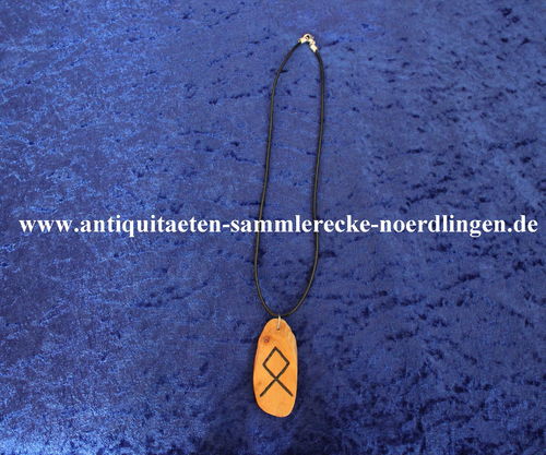 Othel/Othala Holzanhänger aus eigener Handarbeit am 50cm langen schwarzen Rindslederband.