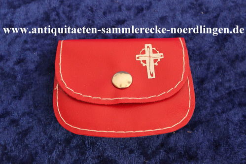 Rotes Rosenkranztäschchen aus Leder für die Kommunion mit silberfarbenem Kreuz mit Dornenkrone
