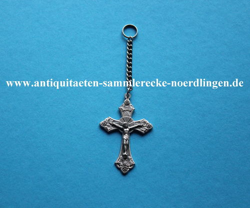 Kruzifix aus Metall in Lazarus-Kreuz (Kleeblattkreuz) Form Schlüsselanhänger mit Kette